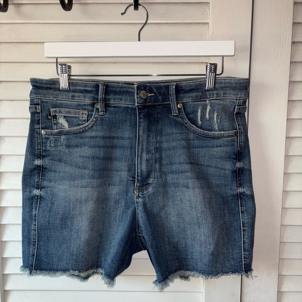 NWOT Judy Blue Curvy Lilly Tummy Control High Rise Shorts XL Medium Wash Stretch - Picture 2 of 7